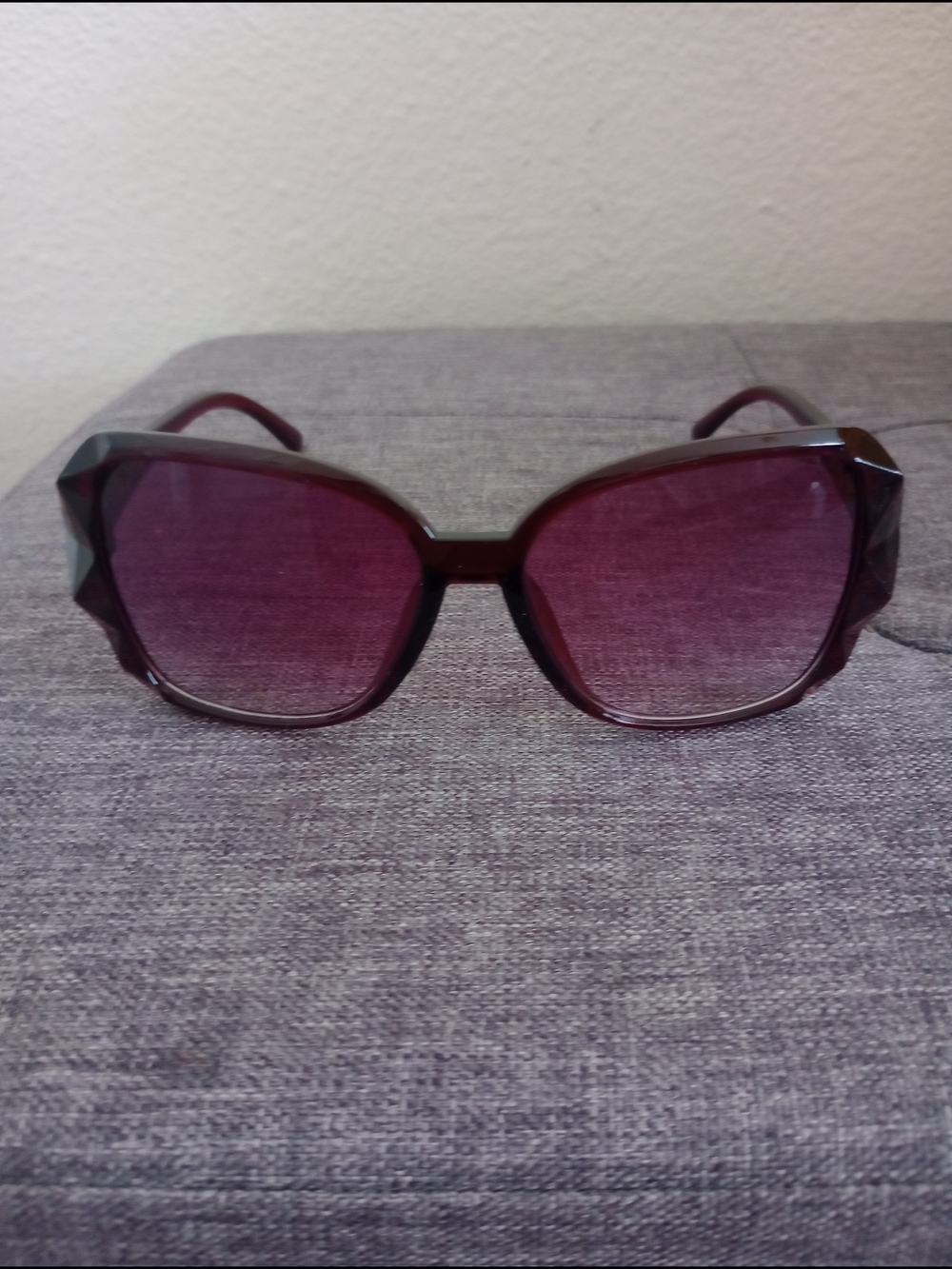 New Women's Faceted Frame Sunglasses in Deep Purple/Red